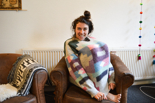 Does Alpaca Wool Stretch? (Crimp, Resilience, and Memory Explained)