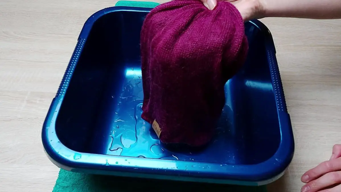 How Do You Wash Alpaca Woolen Products? (StepByStep Guide) Yanantin